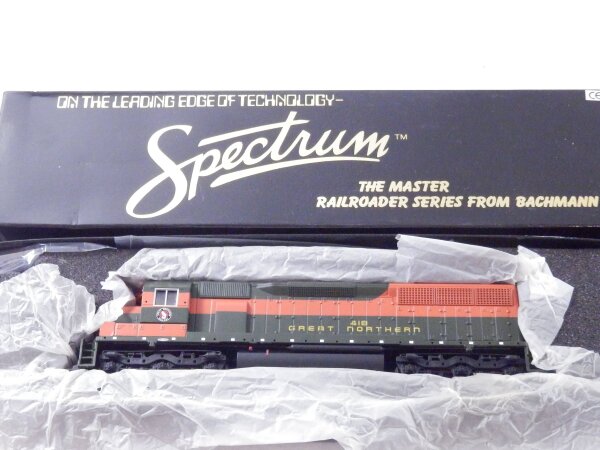 »SPECTRUM 11627 H0 DC · DIESELLOK EMD SD45 DER GREAT NORTHERN · OVP«