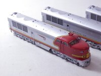 »OVERLAND MODELS 5696.1 H0 DC · DIESELLOK SET AT & SF ERIE BUILT A-B-A · OVP«