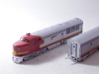 »OVERLAND MODELS 5696.1 H0 DC · DIESELLOK SET AT & SF ERIE BUILT A-B-A · OVP«