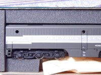 »ATHEARN 3343 H0 DC · ANGETRIEBENE B-UNIT...